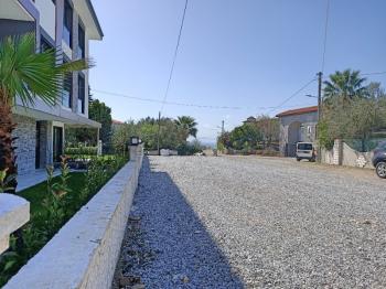 Ayvalık Güzelbahçe Evlerinde, Satılık, Lüks, Deniz Manzaralı ,1+1 Sıfır Daire.