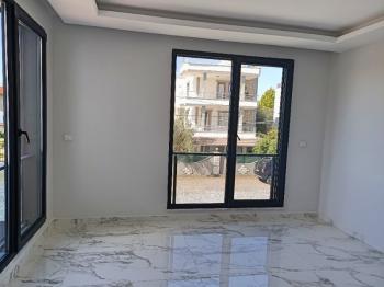 Ayvalık Güzelbahçe Evlerinde, Satılık, Lüks, Deniz Manzaralı ,1+1 Sıfır Daire.