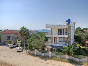 Ayvalık Güzelbahçe Evlerinde, Satılık, Lüks, Deniz Manzaralı ,1+1 Sıfır Daire.