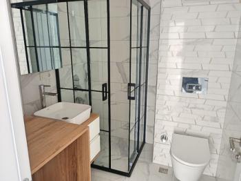 Ayvalık Güzelbahçe Evlerinde, Satılık, Lüks, Deniz Manzaralı ,1+1 Sıfır Daire.