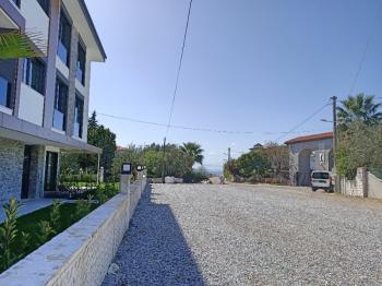 Ayvalık Güzelbahçe Evlerinde, Deniz Manzaralı, 2+1 Satılık Sıfır Lüks Daire.