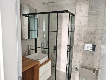 Ayvalık Güzelbahçe Evlerinde, Deniz Manzaralı, 2+1 Satılık Sıfır Lüks Daire.