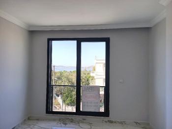Ayvalık Güzelbahçe Evlerinde, Deniz Manzaralı, 2+1 Satılık Sıfır Lüks Daire.
