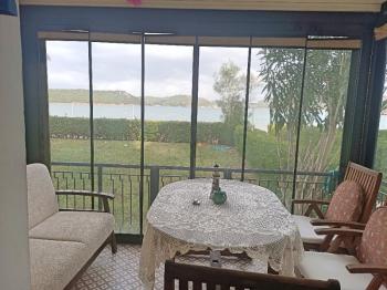 Ayvalık Sarımsaklı' da, Denize Sıfır 1+1 Satılık Daire.