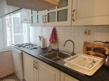 Ayvalık Sarımsaklı' da, Denize Sıfır 1+1 Satılık Daire.