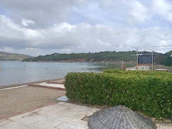 Ayvalık Sarımsaklı' da, Denize Sıfır 1+1 Satılık Daire.