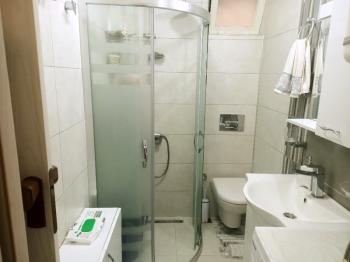 Ayvalık Sarımsaklı' da, Denize Sıfır 1+1 Satılık Daire.
