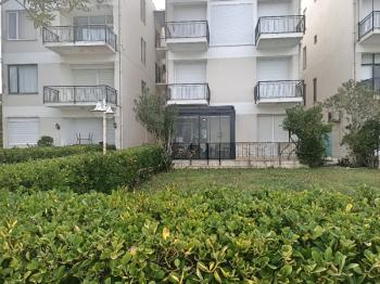 Ayvalık Sarımsaklı' da, Denize Sıfır 1+1 Satılık Daire.