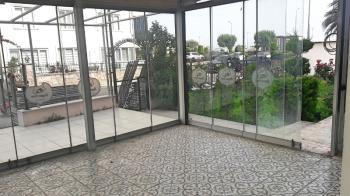 Sarımsaklı Merkezde, Deniz Manzaralı Satılık İşyeri.