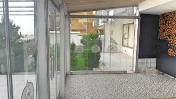 Sarımsaklı Merkezde, Deniz Manzaralı Satılık İşyeri.