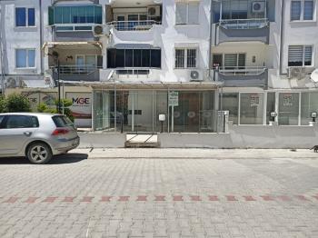 Sarımsaklı Merkezde, Deniz Manzaralı Satılık İşyeri.