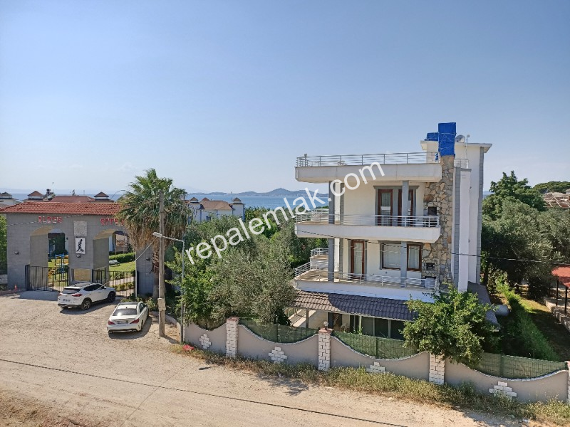 Ayvalık Güzelbahçe Evlerinde, Satılık, Lüks, Deniz Manzaralı ,1+1 Sıfır Daire.