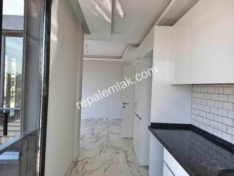 Ayvalık Güzelbahçe Evlerinde, Satılık, Lüks, Deniz Manzaralı ,1+1 Sıfır Daire.