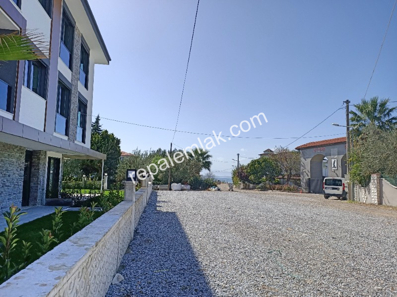 Ayvalık Güzelbahçe Evlerinde, Deniz Manzaralı, 2+1 Satılık Sıfır Lüks Daire.