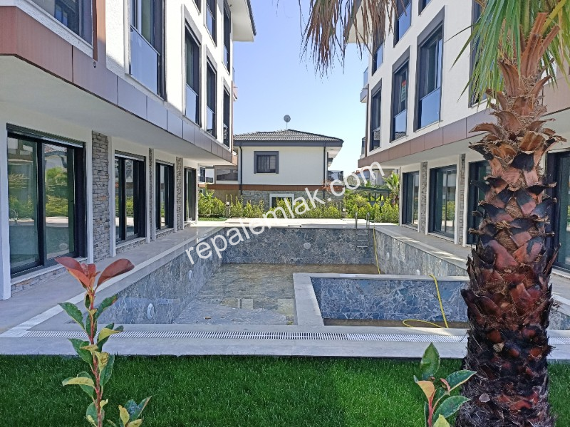 Ayvalık Güzelbahçe Evlerinde, Deniz Manzaralı, 2+1 Satılık Sıfır Lüks Daire.