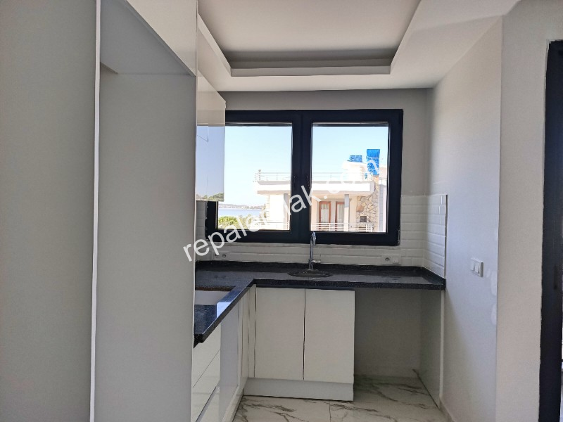 Ayvalık Güzelbahçe Evlerinde, Deniz Manzaralı, 2+1 Satılık Sıfır Lüks Daire.