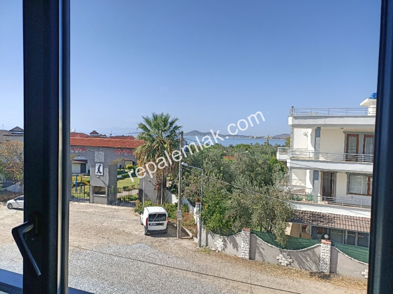 Ayvalık Güzelbahçe Evlerinde, Deniz Manzaralı, 2+1 Satılık Sıfır Lüks Daire.