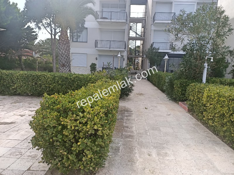 Ayvalık Sarımsaklı' da, Denize Sıfır 1+1 Satılık Daire.