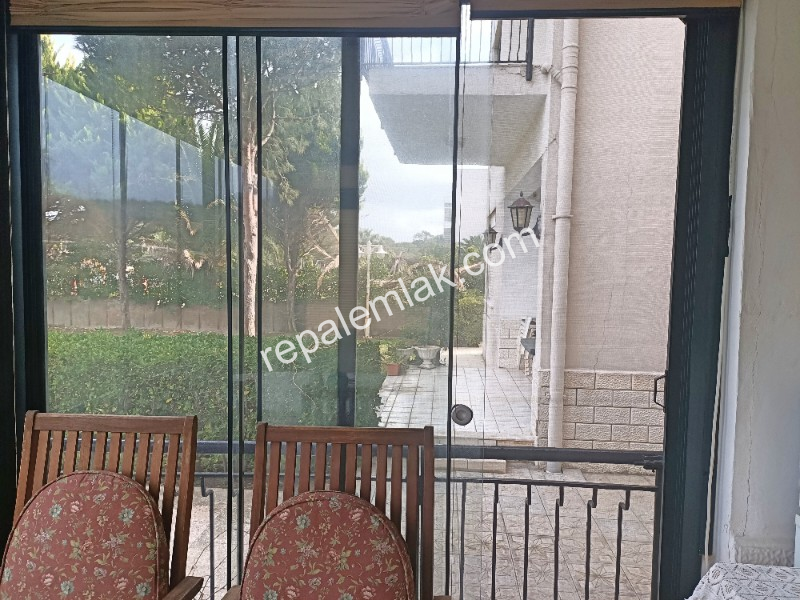 Ayvalık Sarımsaklı' da, Denize Sıfır 1+1 Satılık Daire.
