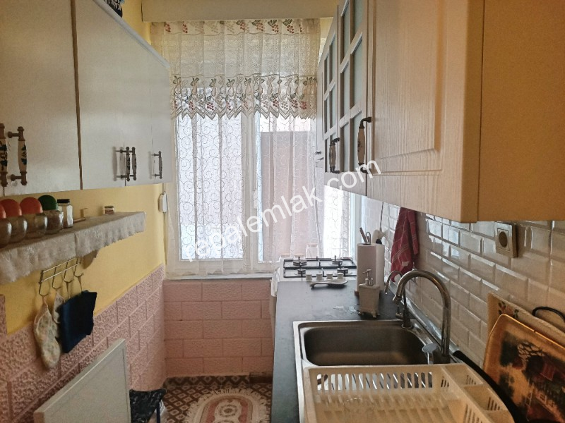 Ayvalık Sarımsaklı' da, Denize Sıfır 1+1 Satılık Daire.