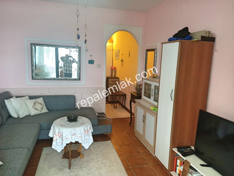 Ayvalık Sarımsaklı' da, Denize Sıfır 1+1 Satılık Daire.