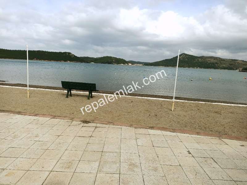 Ayvalık Sarımsaklı' da, Denize Sıfır 1+1 Satılık Daire.