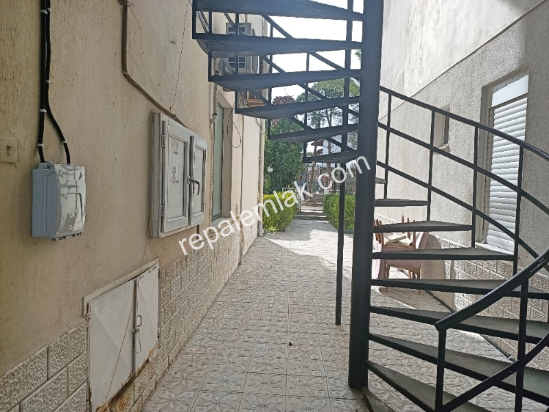 Ayvalık Sarımsaklı' da, Denize Sıfır 1+1 Satılık Daire.