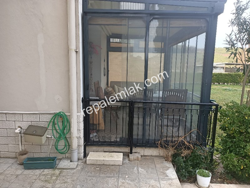 Ayvalık Sarımsaklı' da, Denize Sıfır 1+1 Satılık Daire.