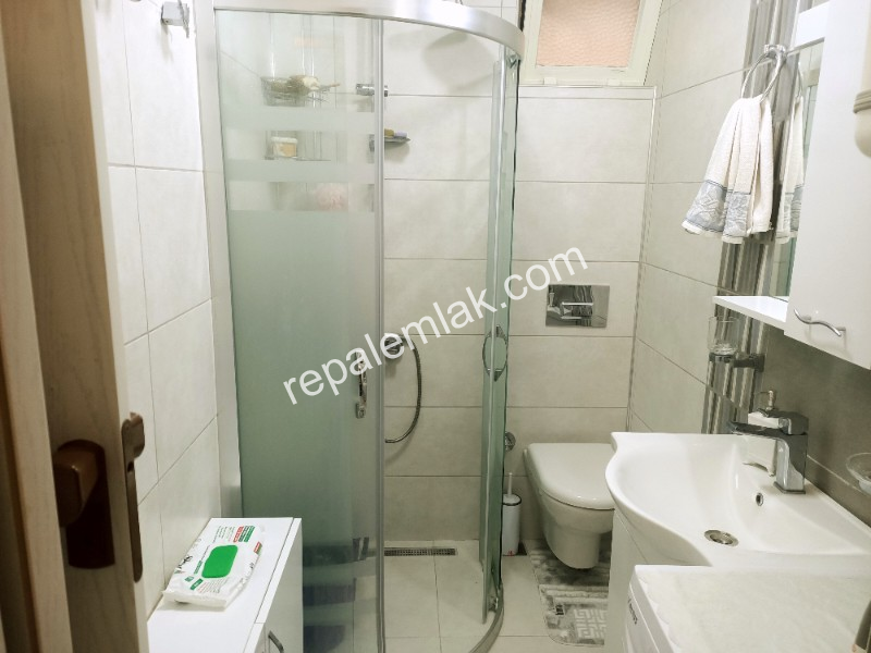 Ayvalık Sarımsaklı' da, Denize Sıfır 1+1 Satılık Daire.