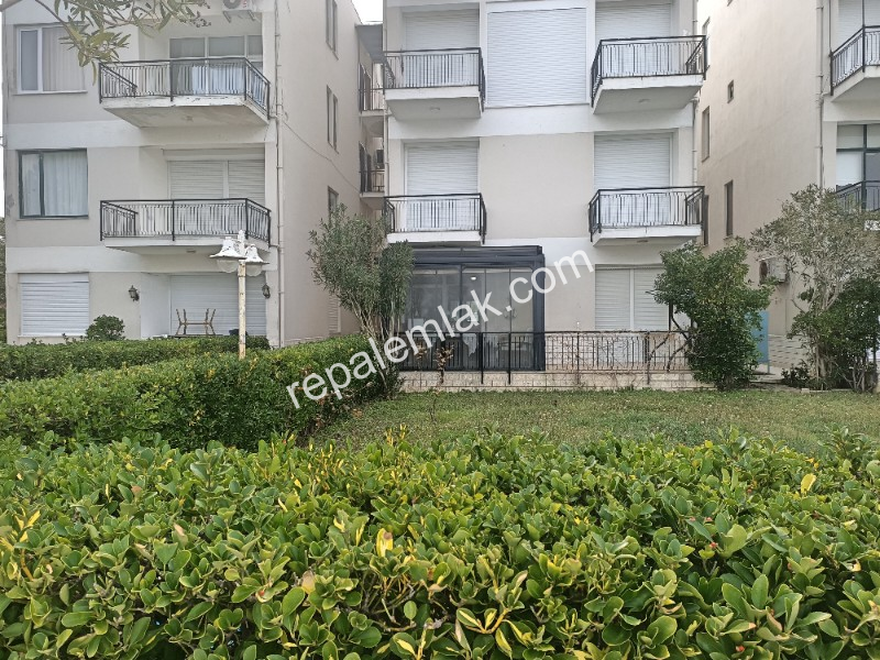 Ayvalık Sarımsaklı' da, Denize Sıfır 1+1 Satılık Daire.