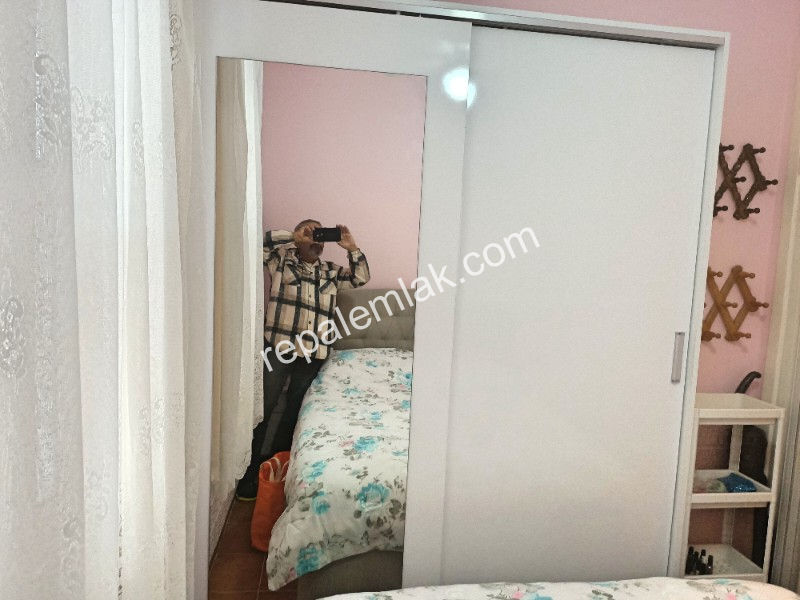 Ayvalık Sarımsaklı' da, Denize Sıfır 1+1 Satılık Daire.