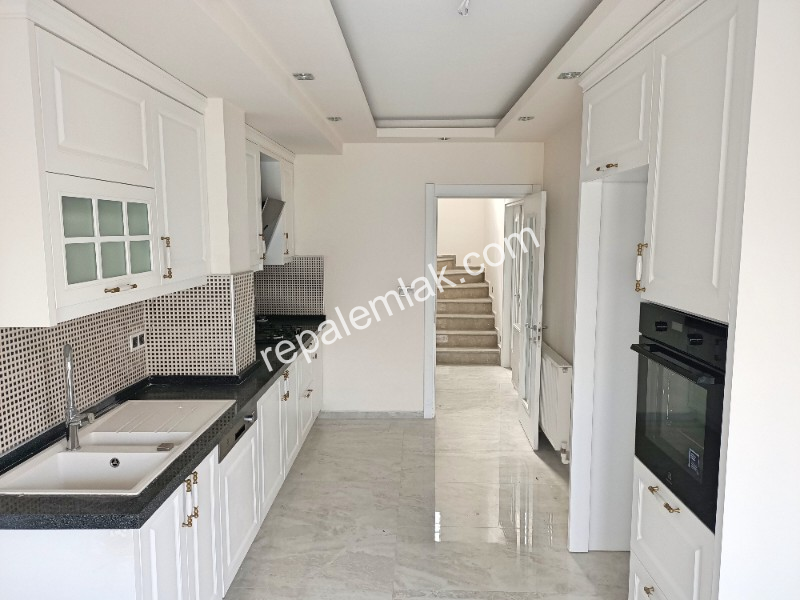 Sarımsaklı' da Deniz Manzaralı Süper Lüks, Satılık Sıfır Müstakil Tripleks Villa.