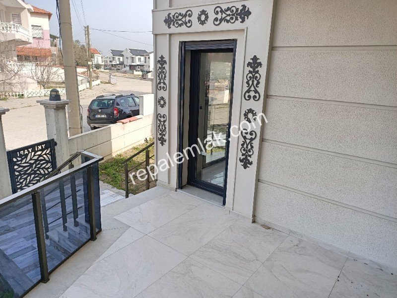 Sarımsaklı' da Deniz Manzaralı Süper Lüks, Satılık Sıfır Müstakil Tripleks Villa.
