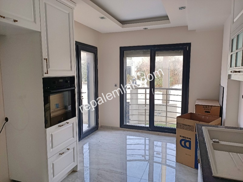 Sarımsaklı' da Deniz Manzaralı Süper Lüks, Satılık Sıfır Müstakil Tripleks Villa.