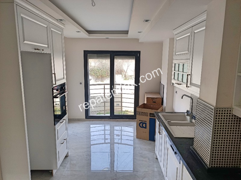 Sarımsaklı' da Deniz Manzaralı Süper Lüks, Satılık Sıfır Müstakil Tripleks Villa.