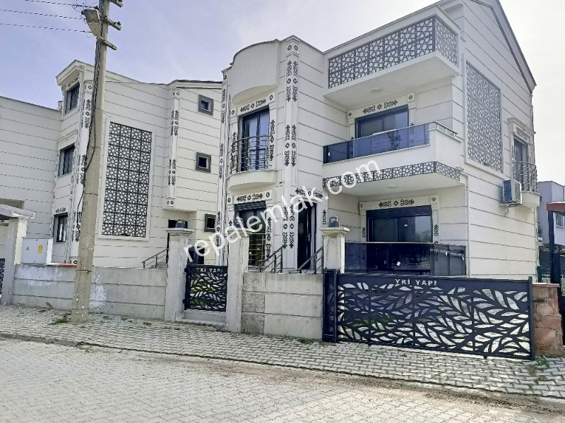 Sarımsaklı' da Deniz Manzaralı Süper Lüks, Satılık Sıfır Müstakil Tripleks Villa.
