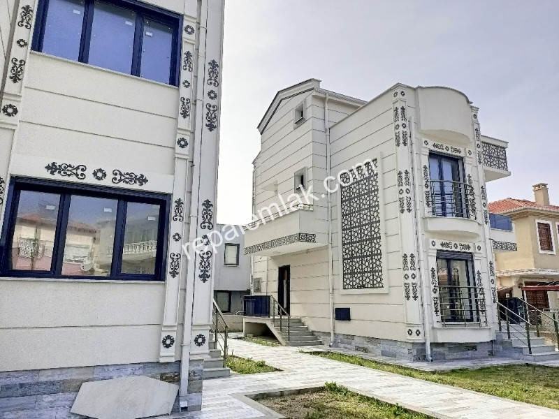 Sarımsaklı' da Deniz Manzaralı Süper Lüks, Satılık Sıfır Müstakil Tripleks Villa.