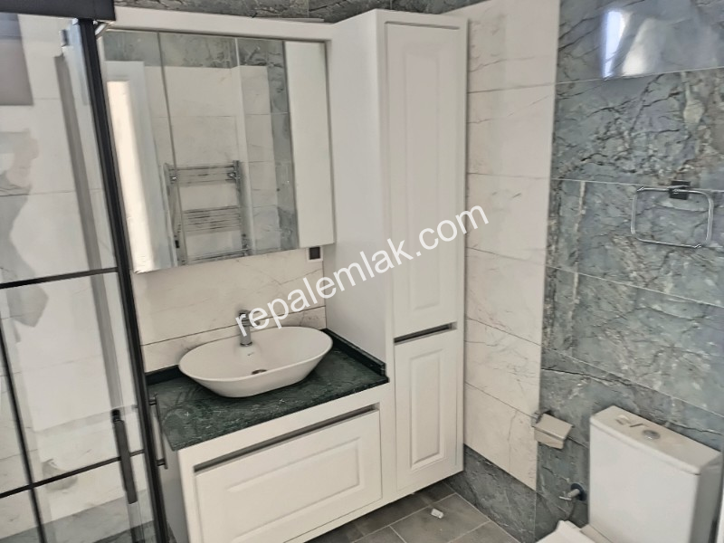 Sarımsaklı' da Deniz Manzaralı Süper Lüks, Satılık Sıfır Müstakil Tripleks Villa.