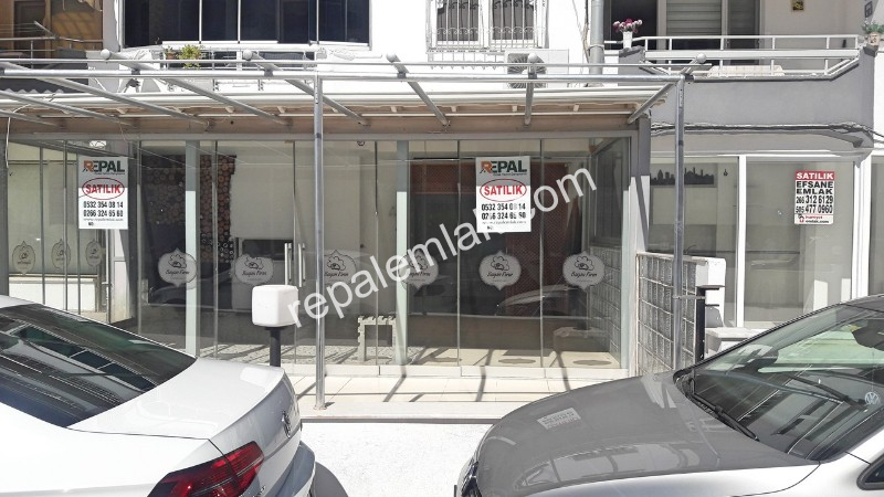 Sarımsaklı Merkezde, Deniz Manzaralı Satılık İşyeri.