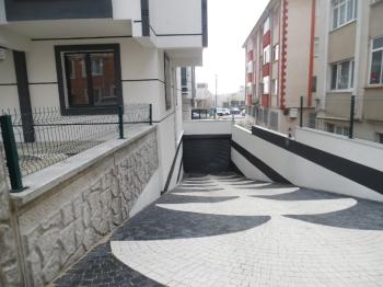 2 BLOKLU YENİ SİTEDE GİRİŞ KAT 2+1 KİRALIK DAİRE 