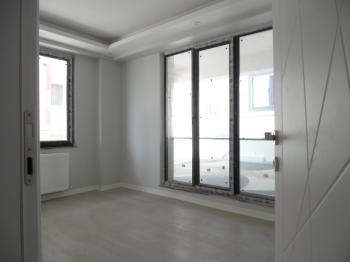 2 BLOKLU YENİ SİTEDE GİRİŞ KAT 2+1 KİRALIK DAİRE 