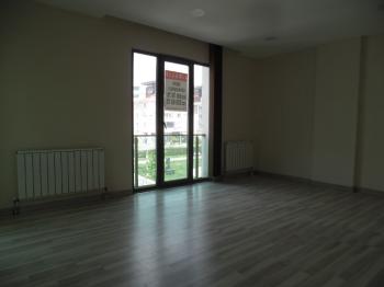 RESMİ KURUMLARA YAKIN REKLAM DEĞERLİ KİRALIK OFİS