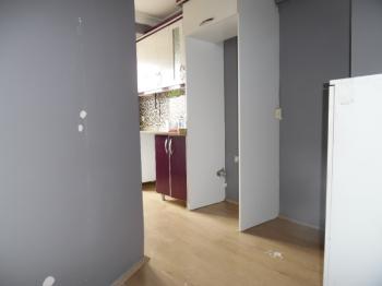 ÇORLU MERKEZDE KİRALIK 1+1 SON KAT DAİRE 