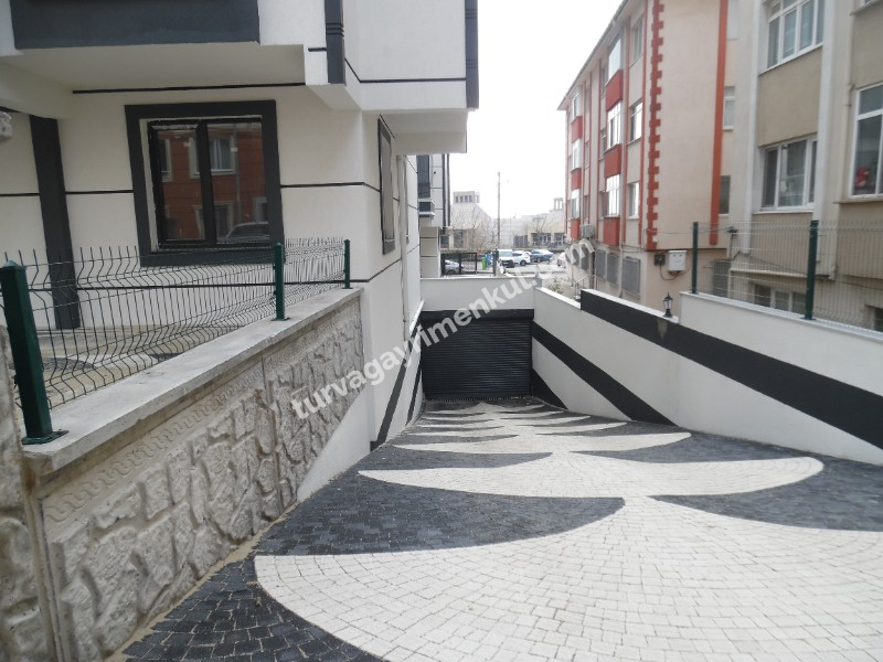 2 BLOKLU YENİ SİTEDE GİRİŞ KAT 2+1 KİRALIK DAİRE 