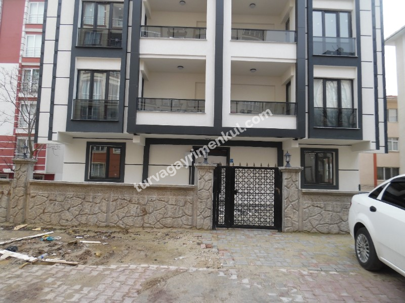 2 BLOKLU YENİ SİTEDE GİRİŞ KAT 2+1 KİRALIK DAİRE 