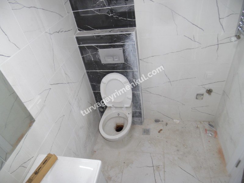 2 BLOKLU YENİ SİTEDE GİRİŞ KAT 2+1 KİRALIK DAİRE 