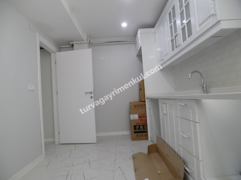 2 BLOKLU YENİ SİTEDE GİRİŞ KAT 2+1 KİRALIK DAİRE 