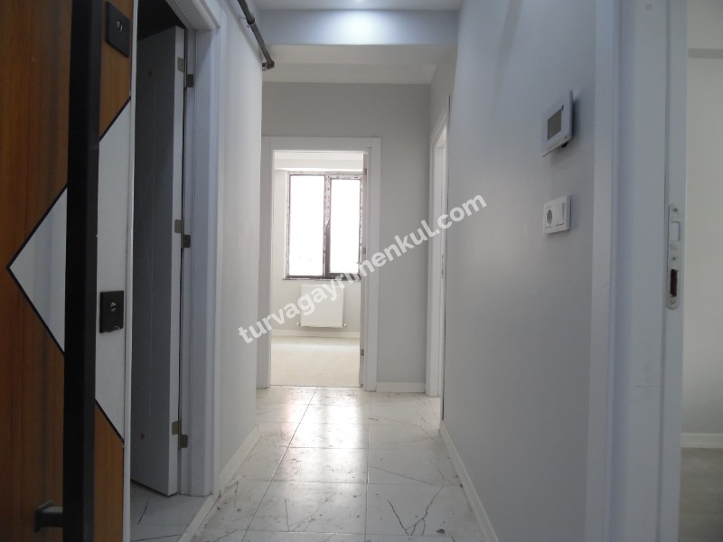 2 BLOKLU YENİ SİTEDE GİRİŞ KAT 2+1 KİRALIK DAİRE 