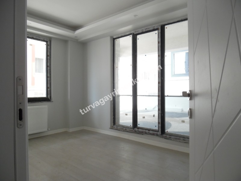 2 BLOKLU YENİ SİTEDE GİRİŞ KAT 2+1 KİRALIK DAİRE 