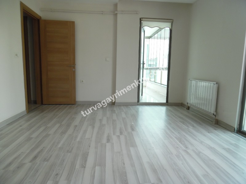 RESMİ KURUMLARA YAKIN REKLAM DEĞERLİ KİRALIK OFİS